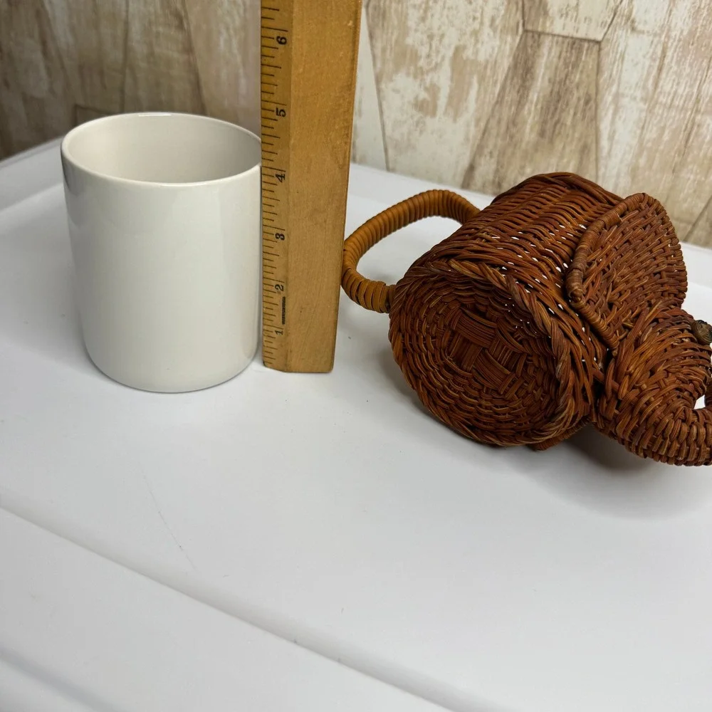 Vintage‎ Wicker Elephant Mug Holder Basket Cup Cozy With Handle
